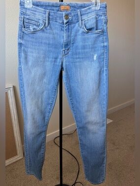 MOTHER The Looker Crop Blue Jeans